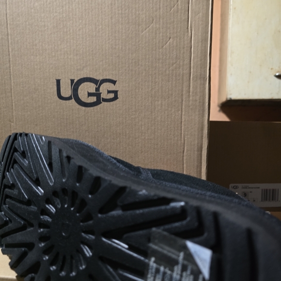 AUTHENTIC UGG Neumel Heritage Platform  Size 9, Color Black - Picture 3 of 11